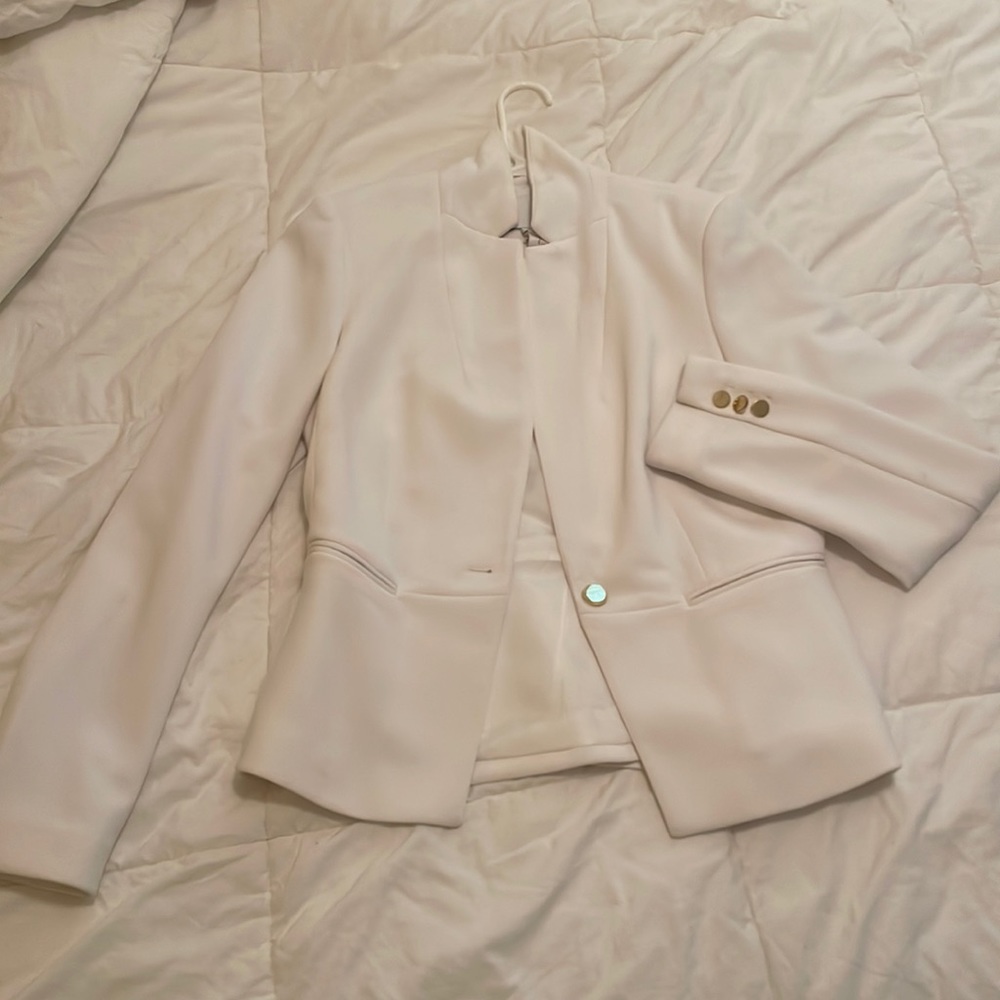 SIZE 6 WHITE BLAZER